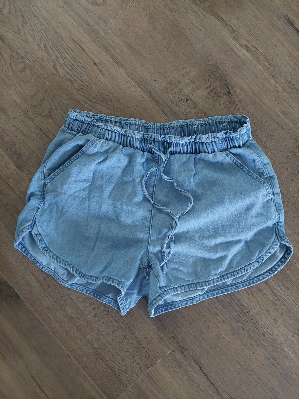 American Eagle Outfitters Light Wash Soft Denim Shorts - Size Small